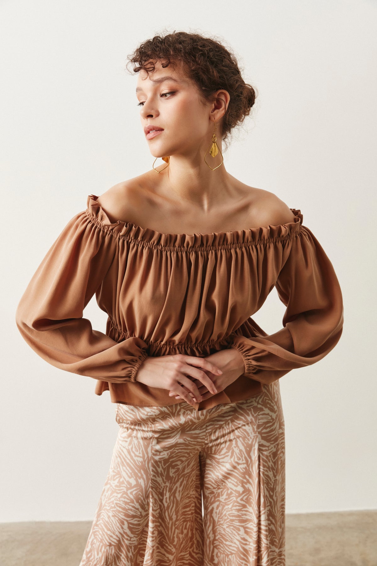 AALIYAH OFF-THE-SHOULDER BLOUSE