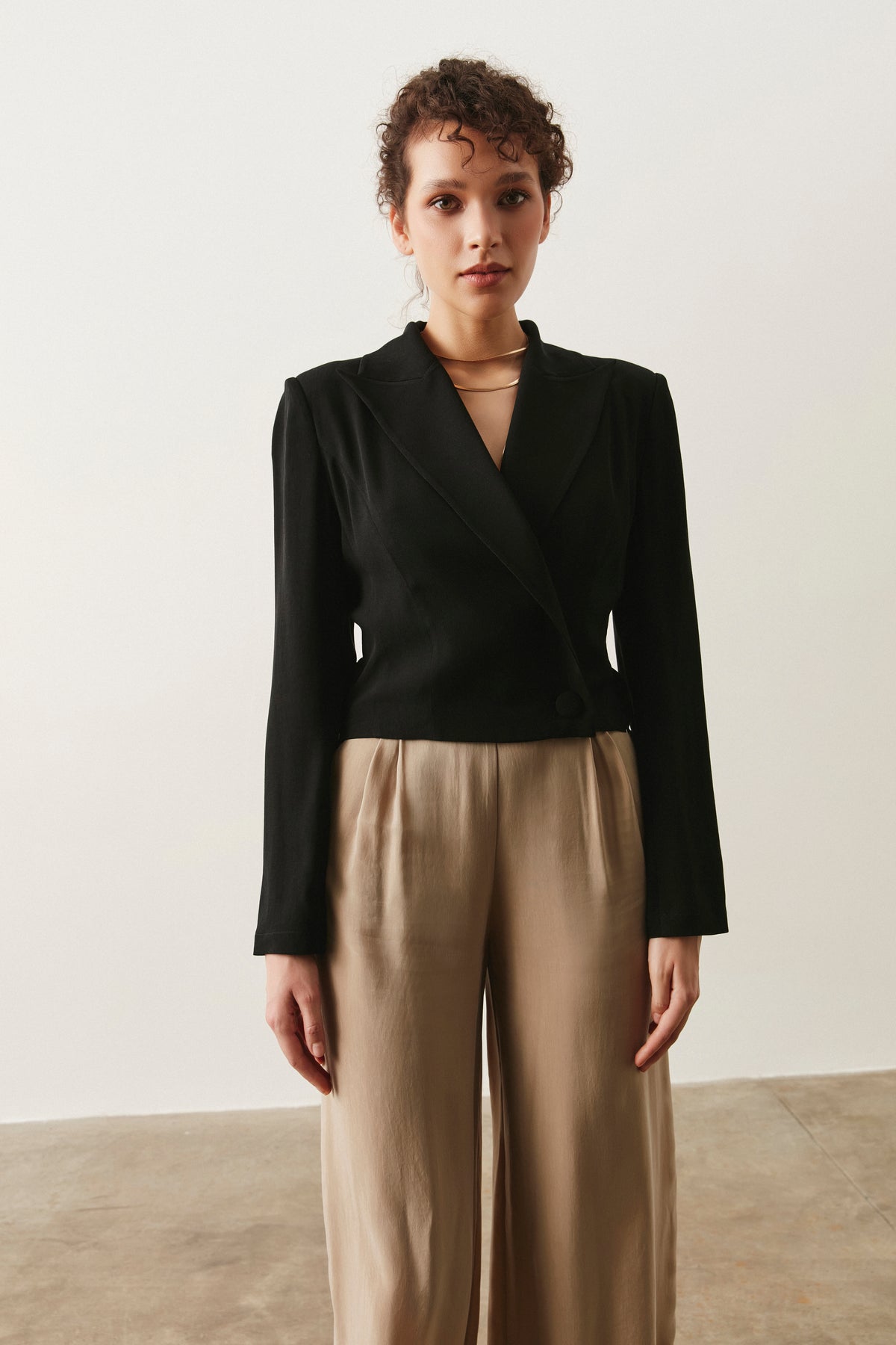 ALANA CROPPED JACKET IN BLACK